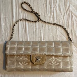 CHANEL travel line beige shoulder bag